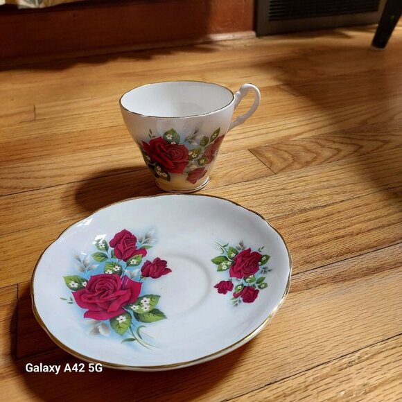 Red Roses Cup & Saucer Royal Ascot Bone China Gold Trim England Vintage Tea set - Picture 6 of 15